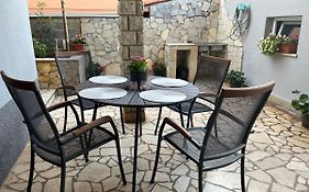 Apartment A & N With Free Private Parking