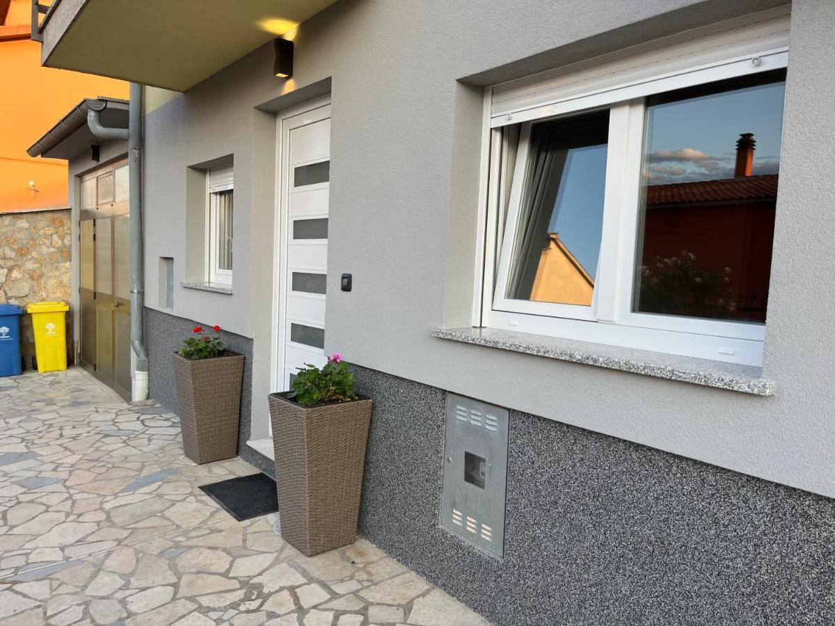 Apartment A & N With Free Private Parking Pula Exterior foto