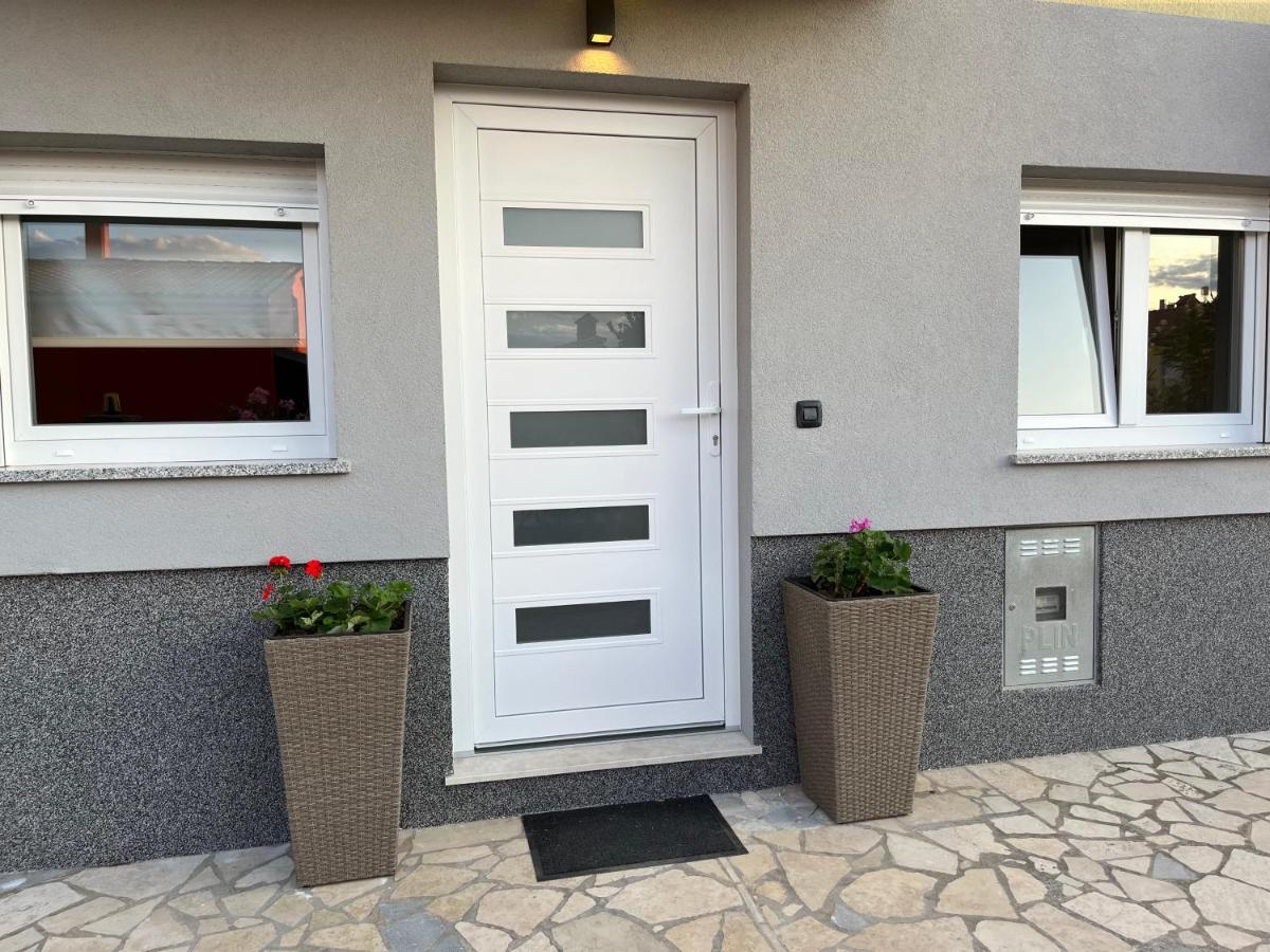 Apartment A & N With Free Private Parking Pula Exterior foto